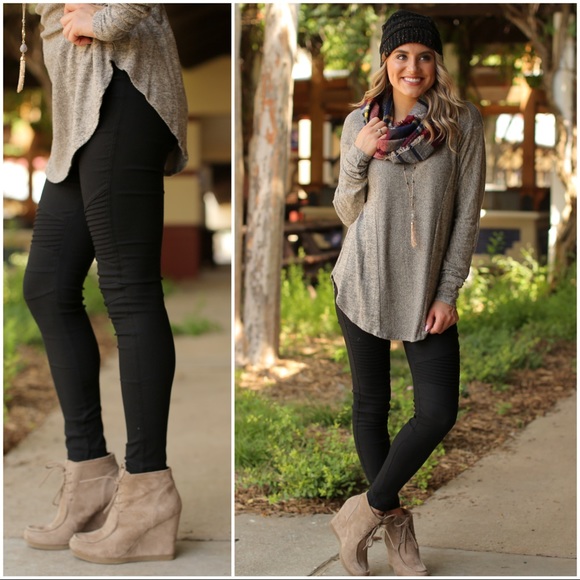 ✨RESTOCKED✨Black Moto Leggings - Picture 2 of 8